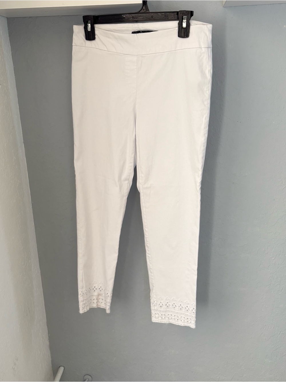 one 5 one White Eyelet Hem Cropped Stretch Pants